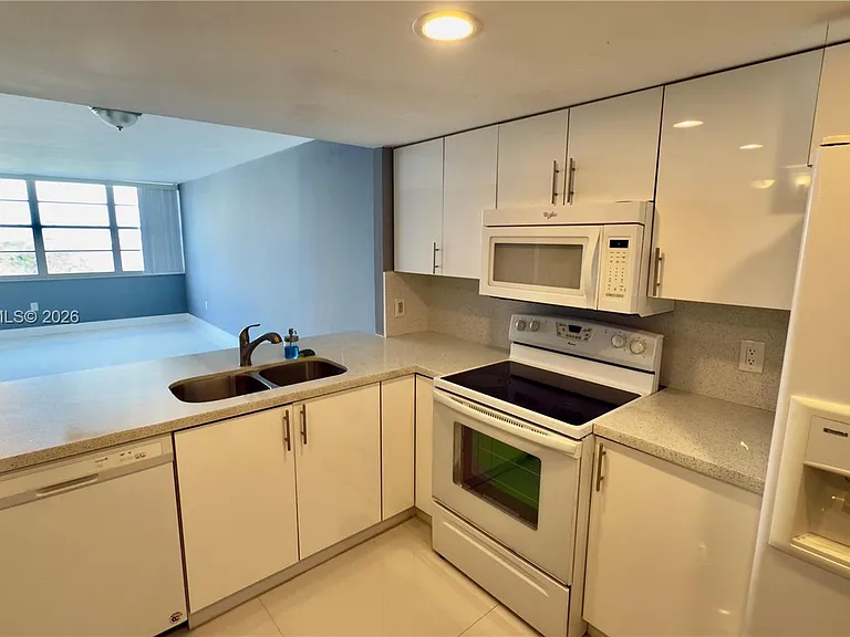 1351 NE Miami Gardens Dr #422E — Photo 4