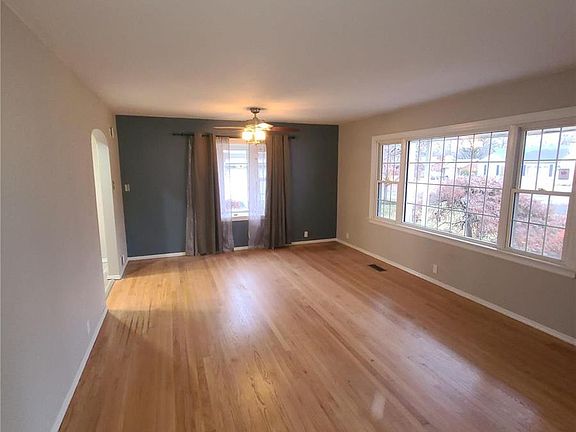 3rd image of 2028 Lindell Blvd