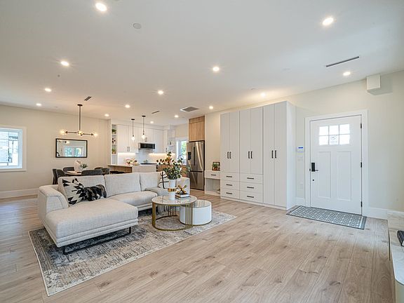 5th image of 972 Park Dr