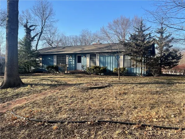 1102 W 25th St, Lawrence, KS 66046