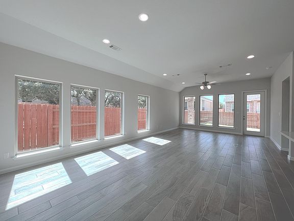 4th image of 221 Barton Oak Trl