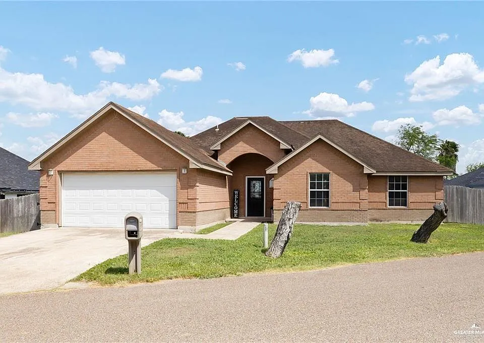 1203 Harbor Ln