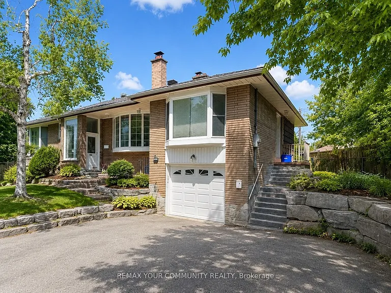 536 Lynett Cres — Photo 1