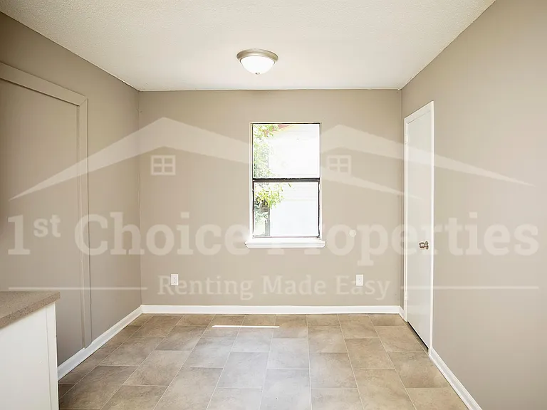 3142 Sleepy Hollow Dr — Photo 8