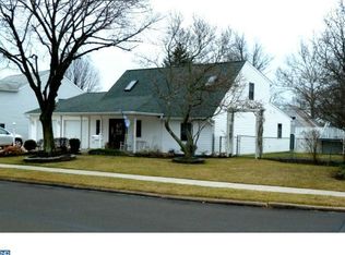 51 Hemlock Rd, Levittown, PA 19056