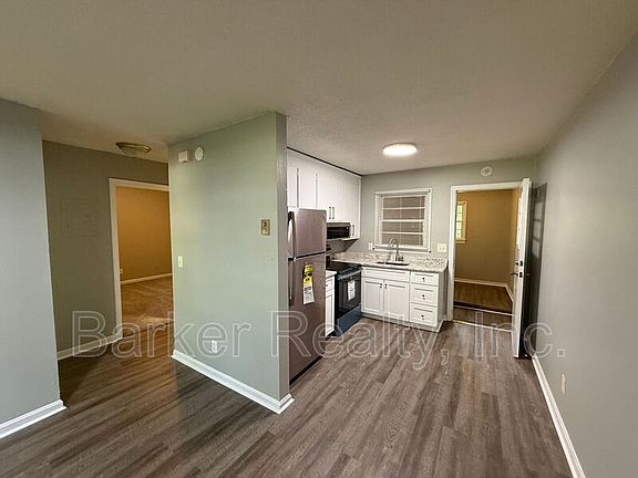 5th image of 3917 Greenleaf St APT A