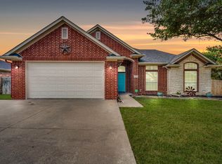 100 Meadowlark Dr, Palmer, TX 75152