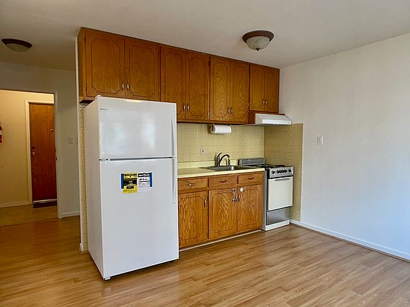 4th image of 67 Bernard St #2