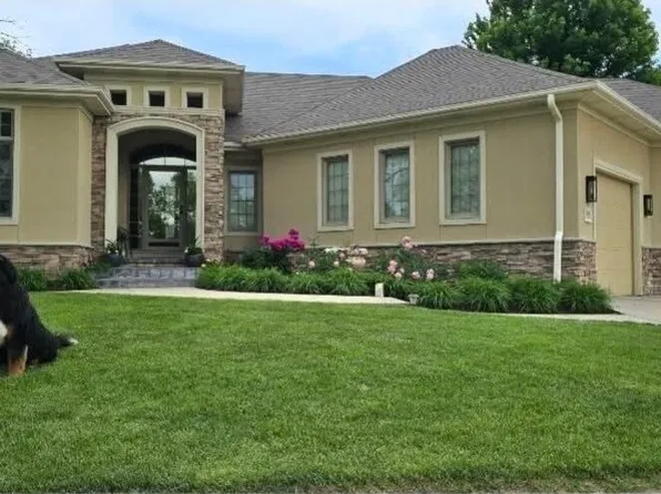 1016 Shoal Dr, Carter Lake, IA 51510
