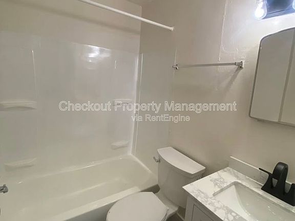 5th image of 120 Bellerive Blvd