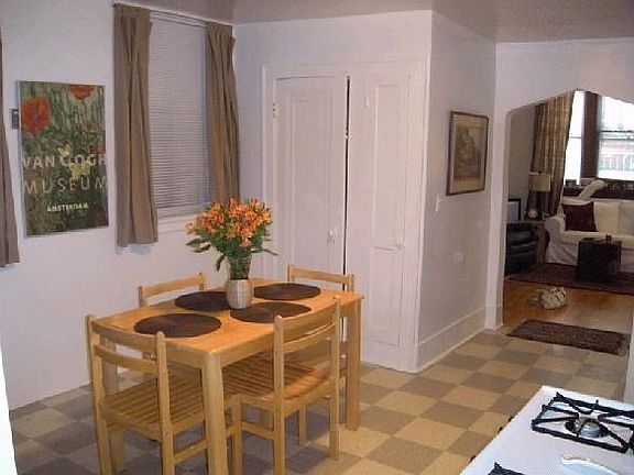 3rd image of 1075 N Hermitage Ave #00