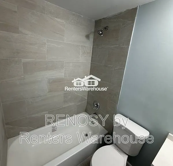 2033 N Fulton Ave — Photo 10