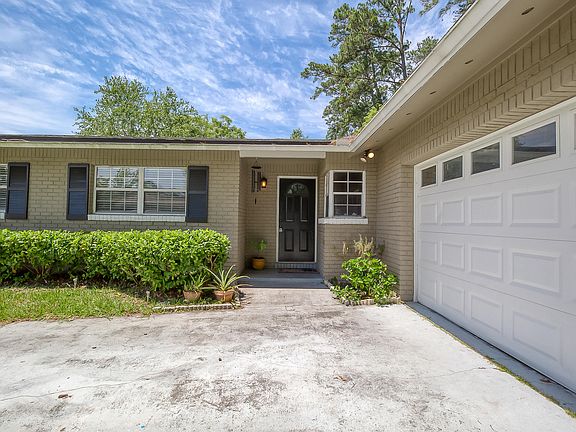 3rd image of 3706 Spence Ct