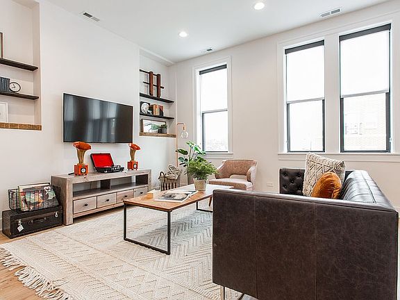 5th image of 2317 W North Ave #2