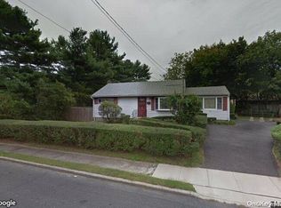 3 Corral Dr, Amityville, NY 11701