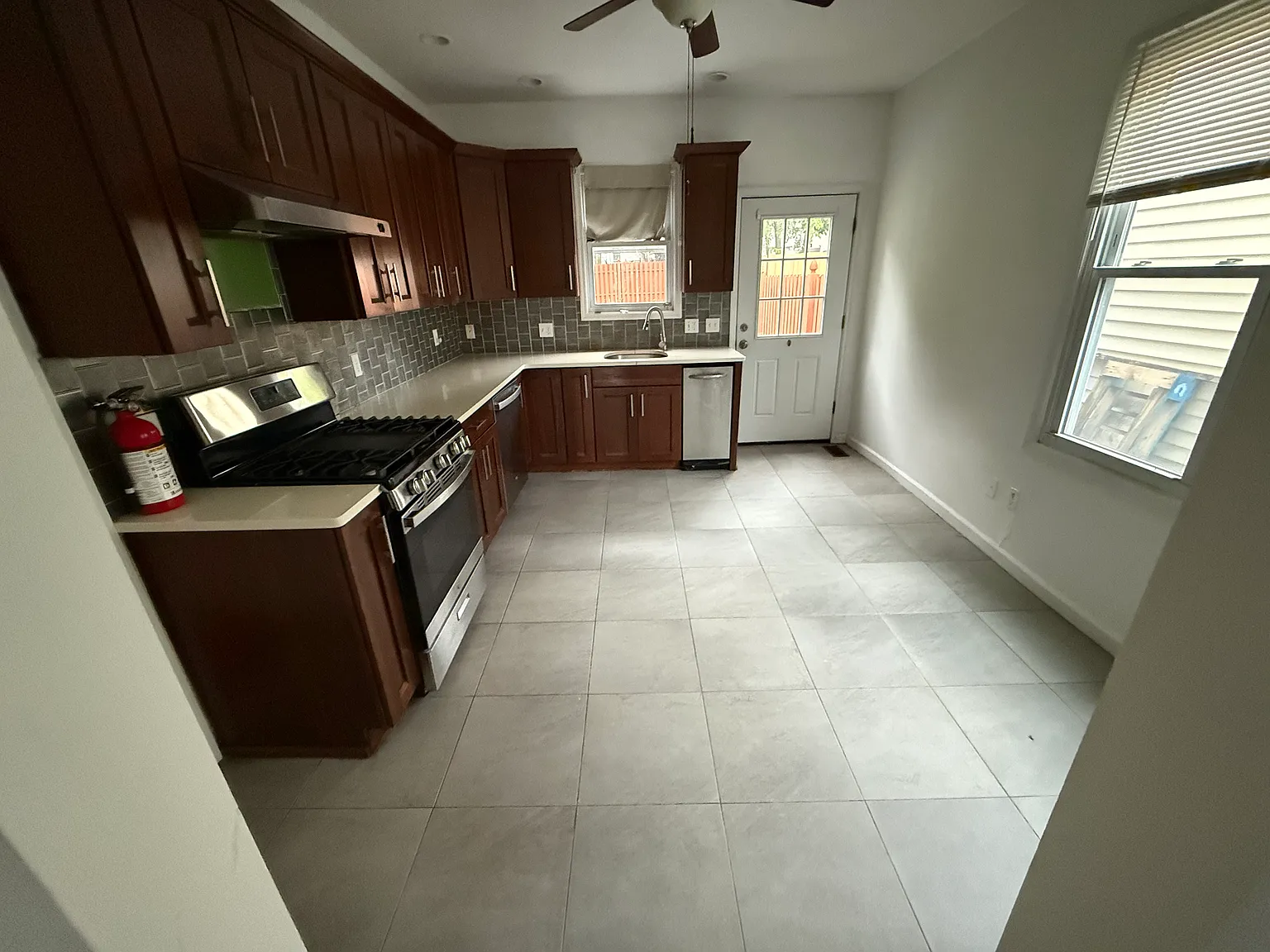 2 bed, 650 sqft, $2,500 — Photo 4