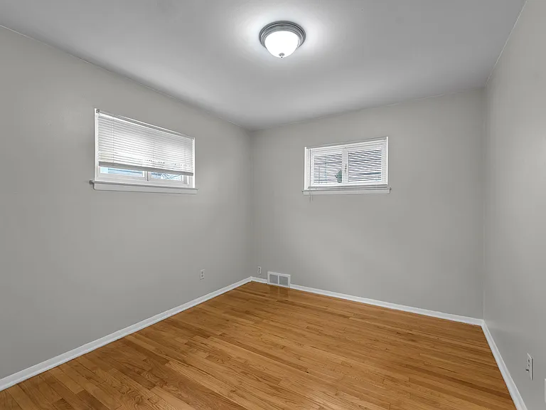 26800 Van Buren Rd — Photo 10