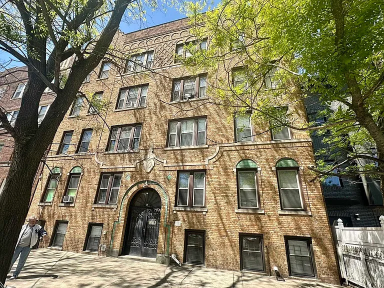 61 Corbin Ave #A3 — Photo 1