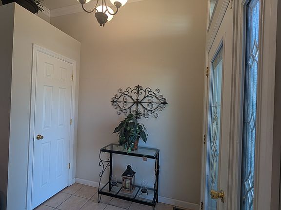 4th image of 628 E 8th St
