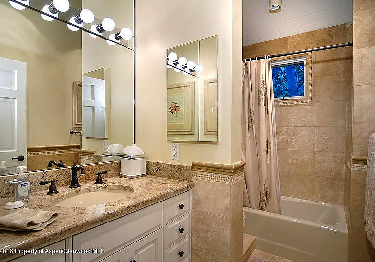 717 W Francis St — Photo 8