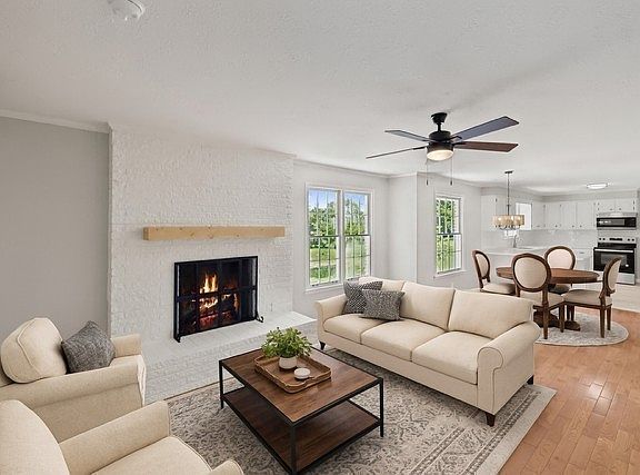 3rd image of 100 Catalpa Dr