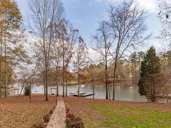 4th image of 123 Lullwater Ln