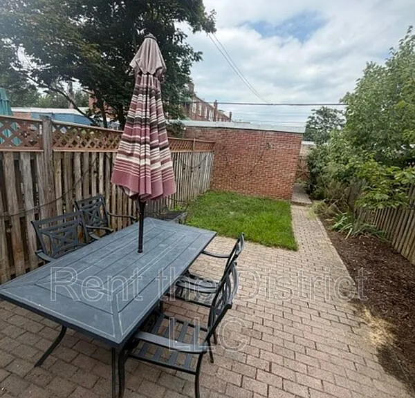 1910 D St NE — Photo 19