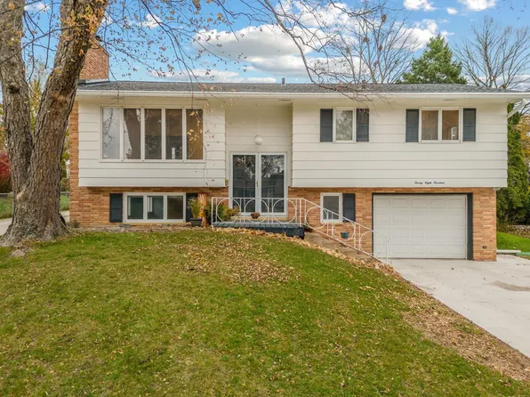 2814 Saratoga Dr, Waterloo, IA 50702