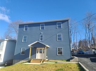 60 Oak St, Walden, NY 12586