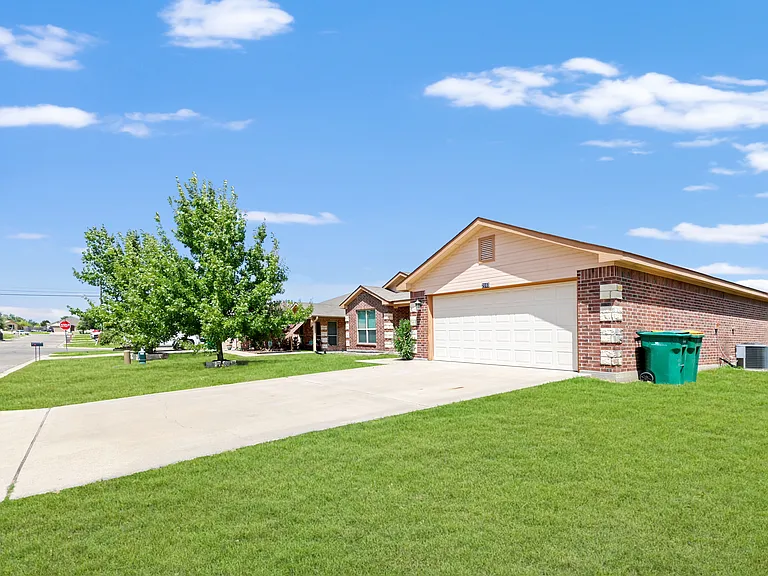 2103 Jefferson Ct S — Photo 2