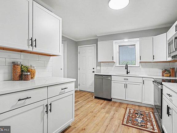 5th image of 3799 Chestnut St