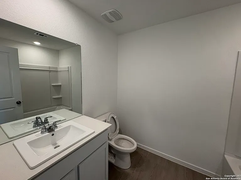 2450 Legend Hl — Photo 13