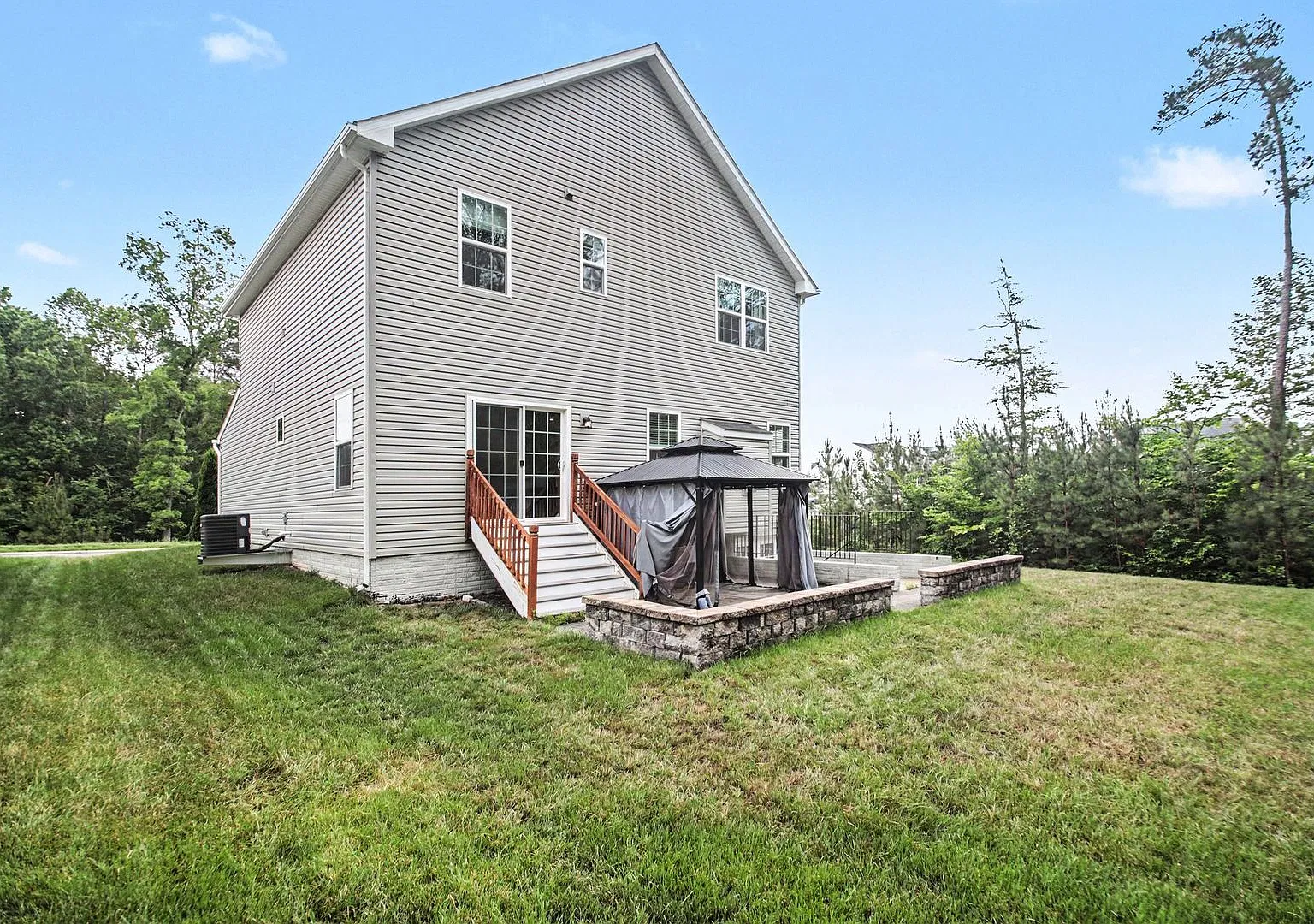 Stunning & Spacious 3-Level Single Family Home in Lees Parke Move-In Ready! — Photo 3