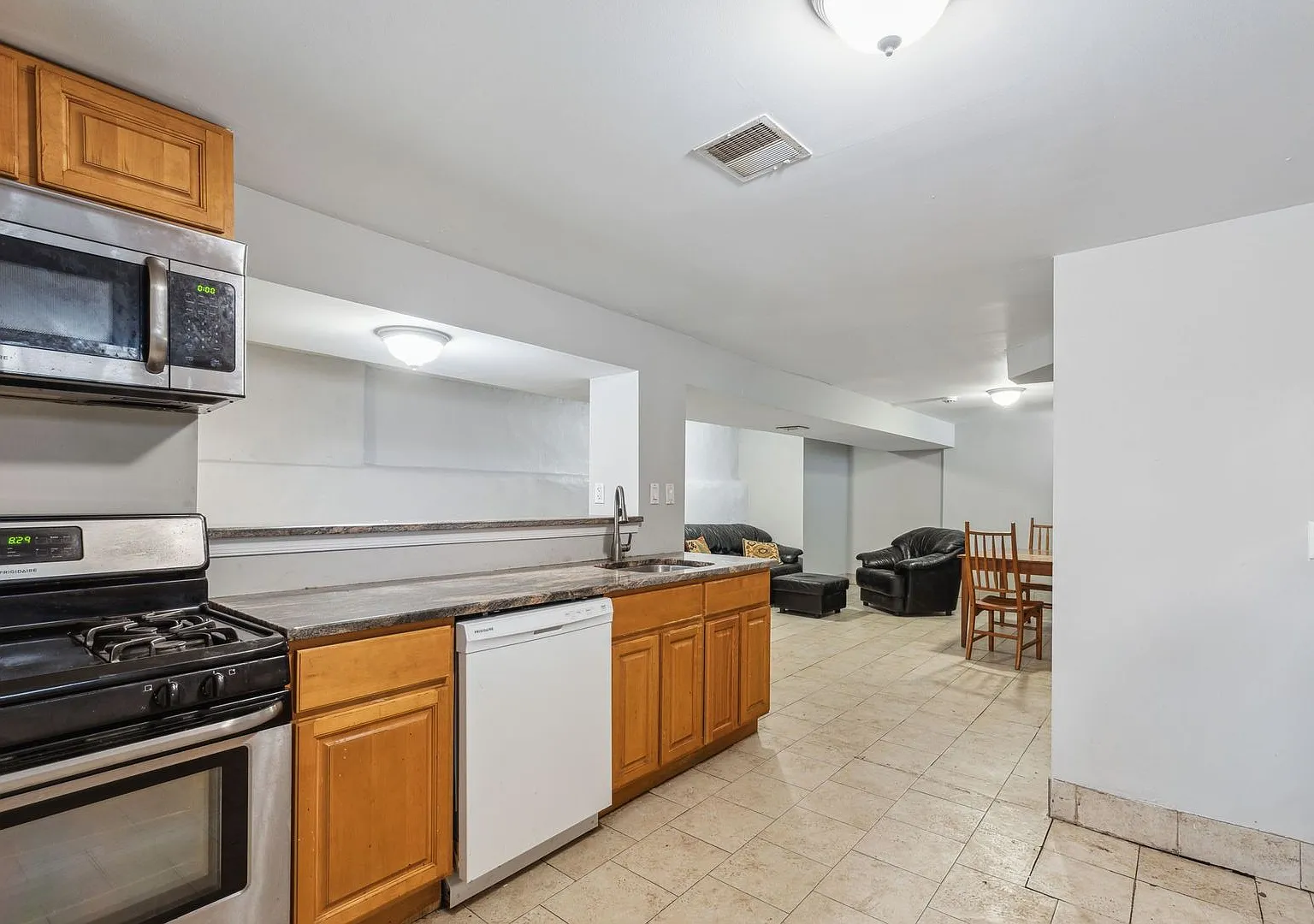 5 bed, 4.5 bath, $3,600 — Photo 1