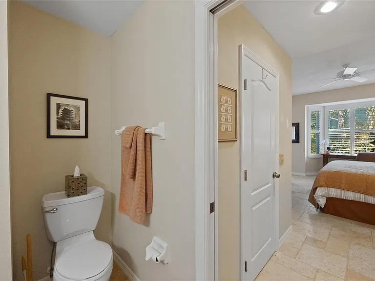 9611 Castle Point Dr #915 — Photo 17