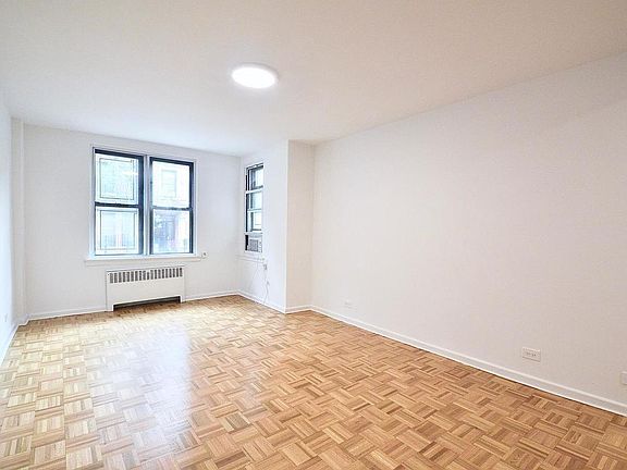 3rd image of 305 W 18th St APT 1B