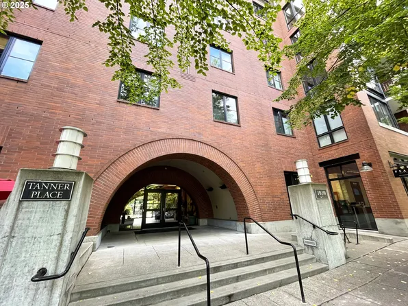 1030 NW Johnson St APT 424, Portland, OR 97209