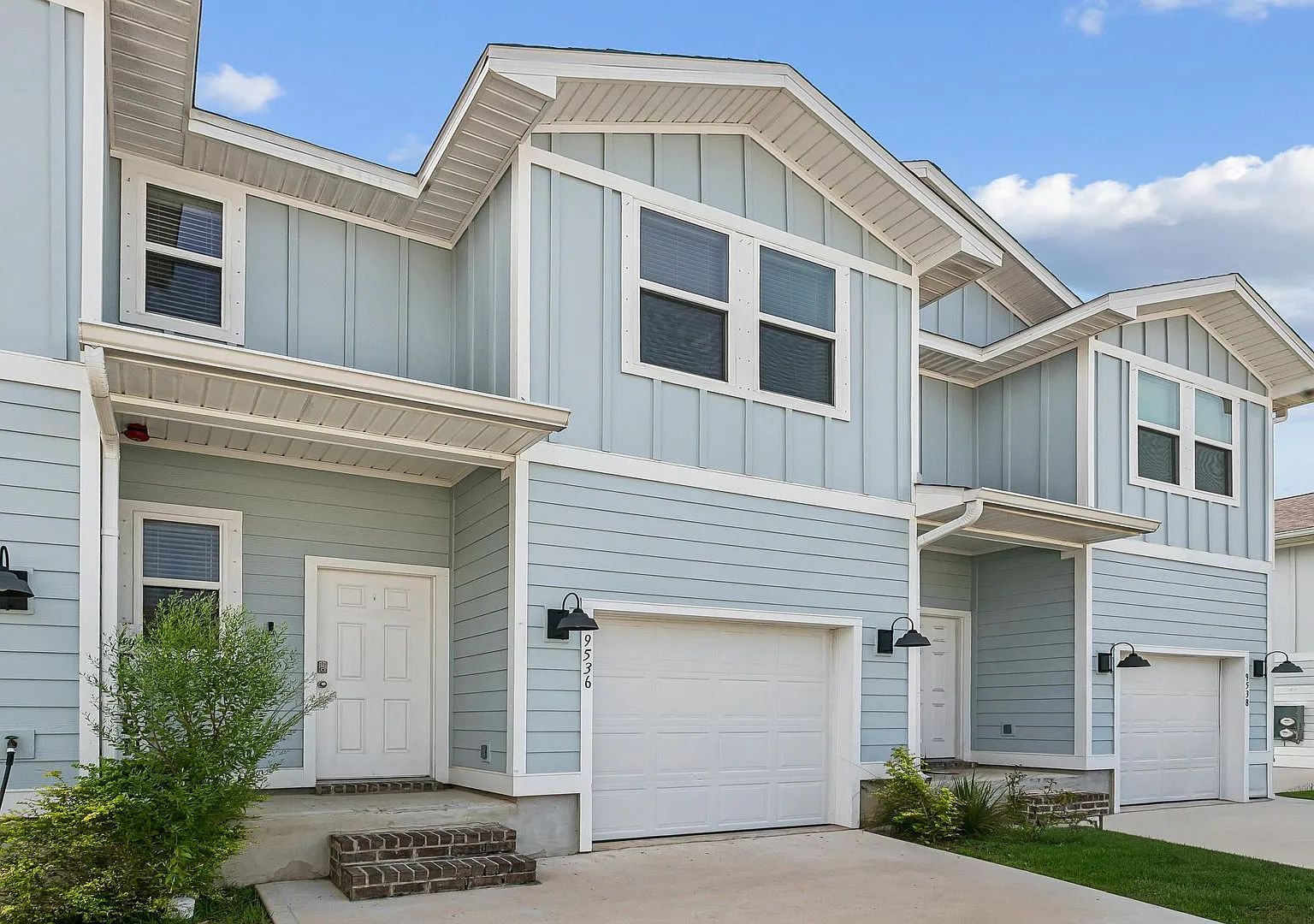 Gated Community | Community Pool | Lawn Care Included | Minutes to Navy Federal! — Photo 2