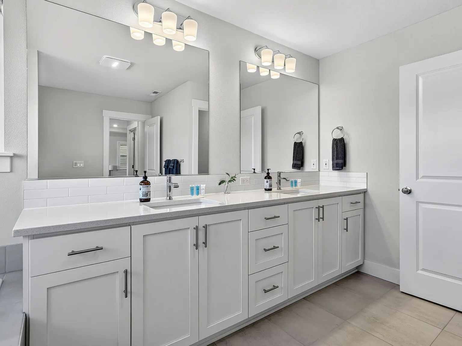 4 bed, 2.5 bath, 2120 sqft, $5,900 — Photo 4
