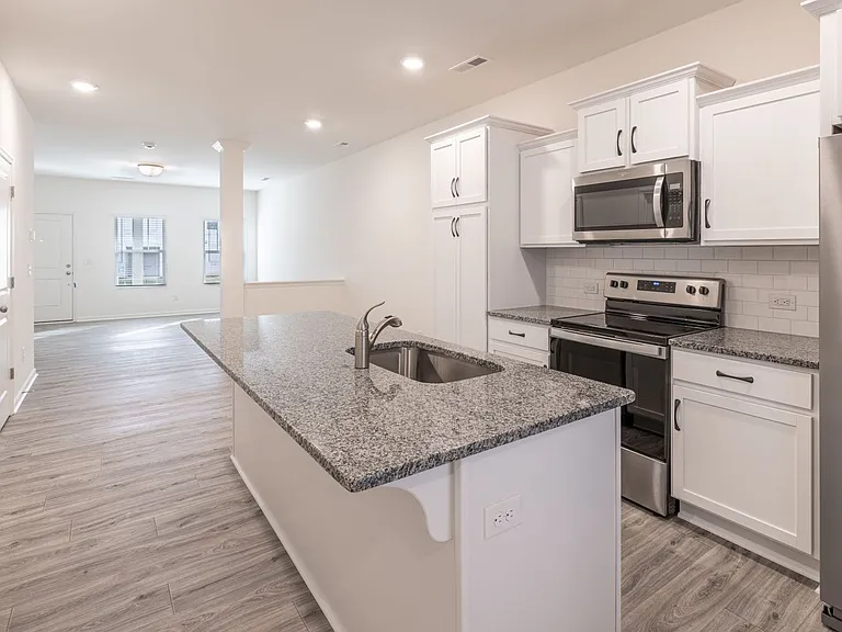 465 Kinnerton Pl — Photo 8