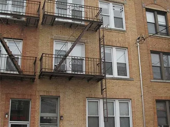 2107 38th St, Astoria, NY 11105