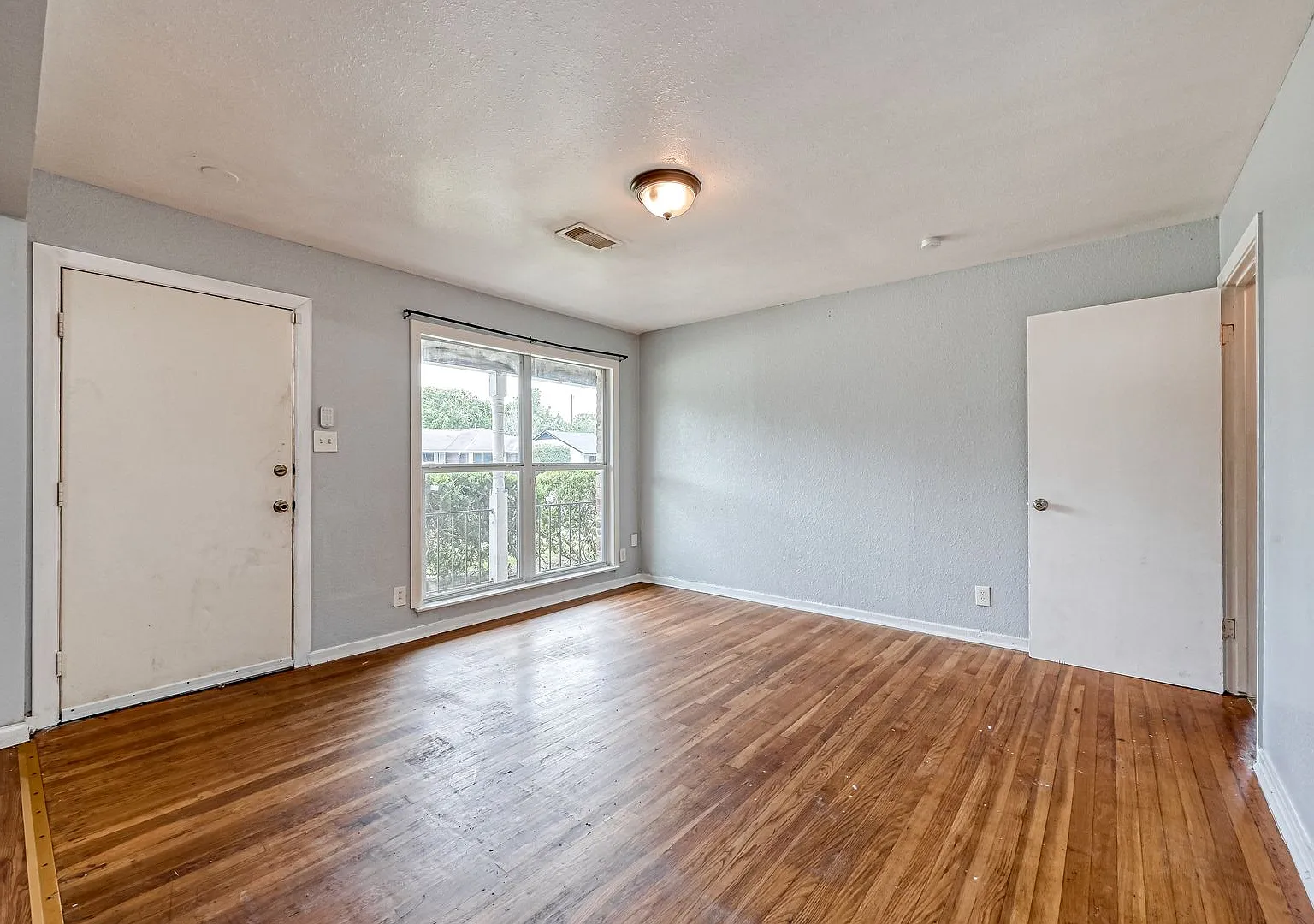 Affordable spacious 4bed/2bath single-family house! — Photo 2
