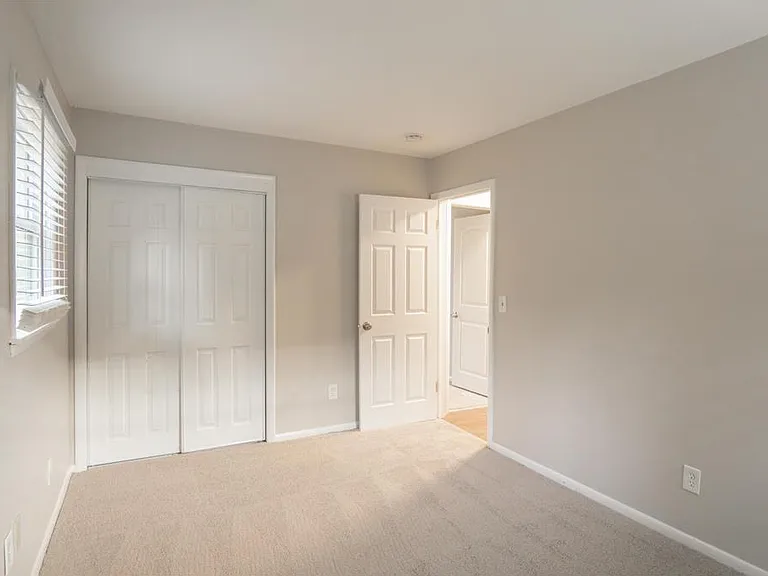 6418 Knoll St N — Photo 11