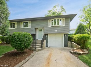 1337 Princeton Ln, Schaumburg, IL 60193