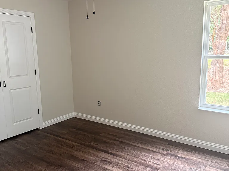 2611 Hillside Dr — Photo 7
