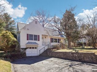 284 Miller Rd, Mahwah, NJ 07430