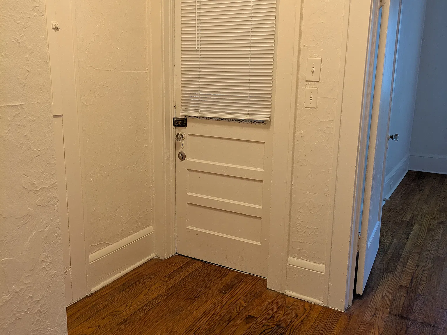 1 bed, 700 sqft, $1,050 — Photo 3