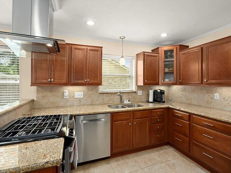 7615 Litchfield Ln — Photo 11
