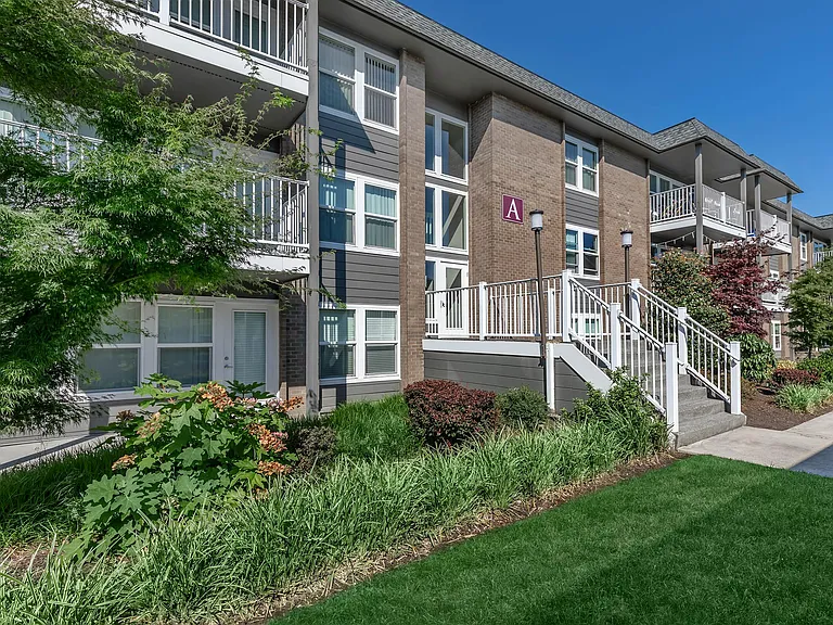Corinthian Apartments — Photo 9