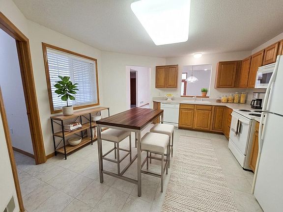 3rd image of 15714 Fjord Ave